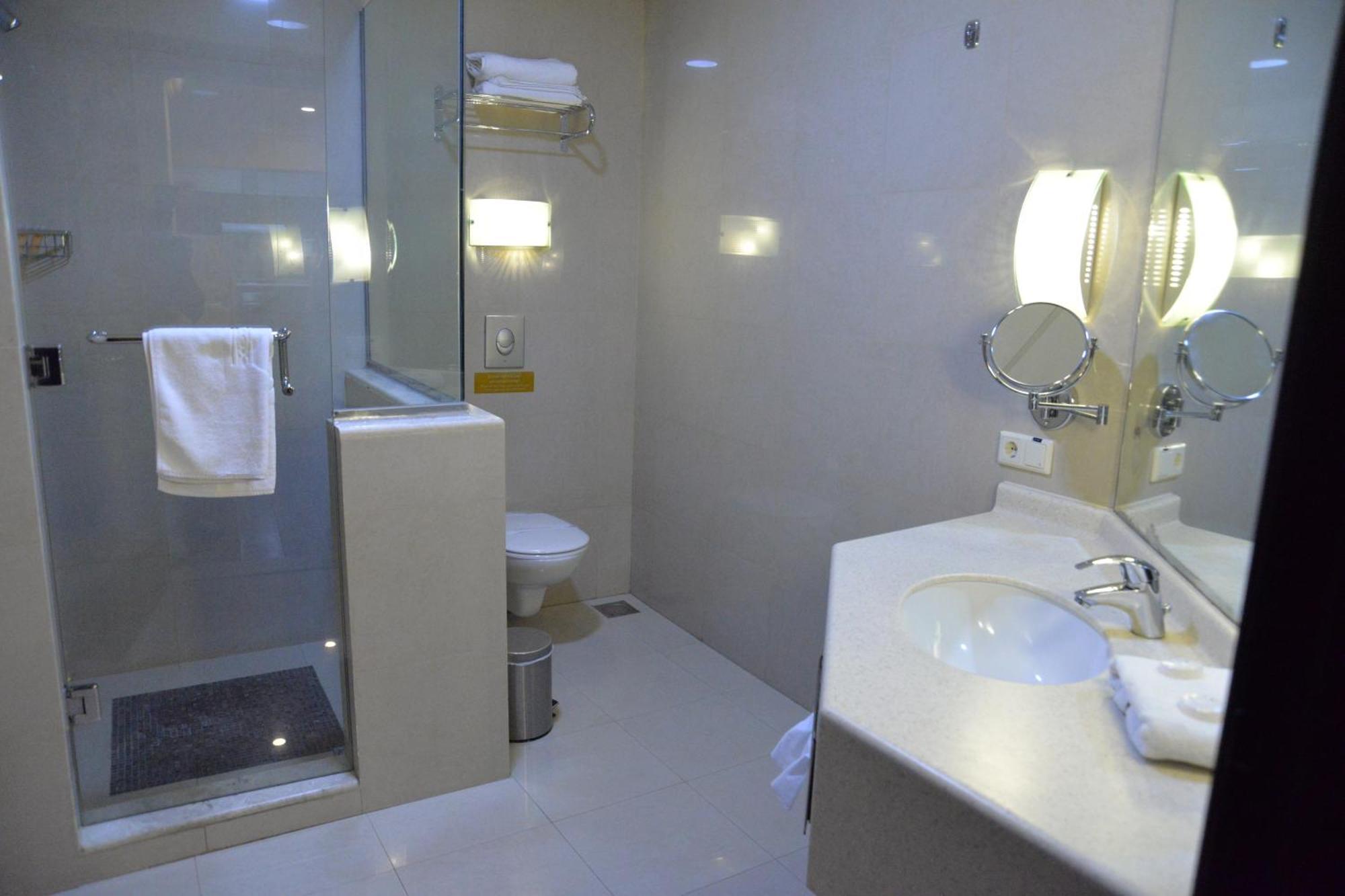 The Palace Suites Khobar Extérieur photo