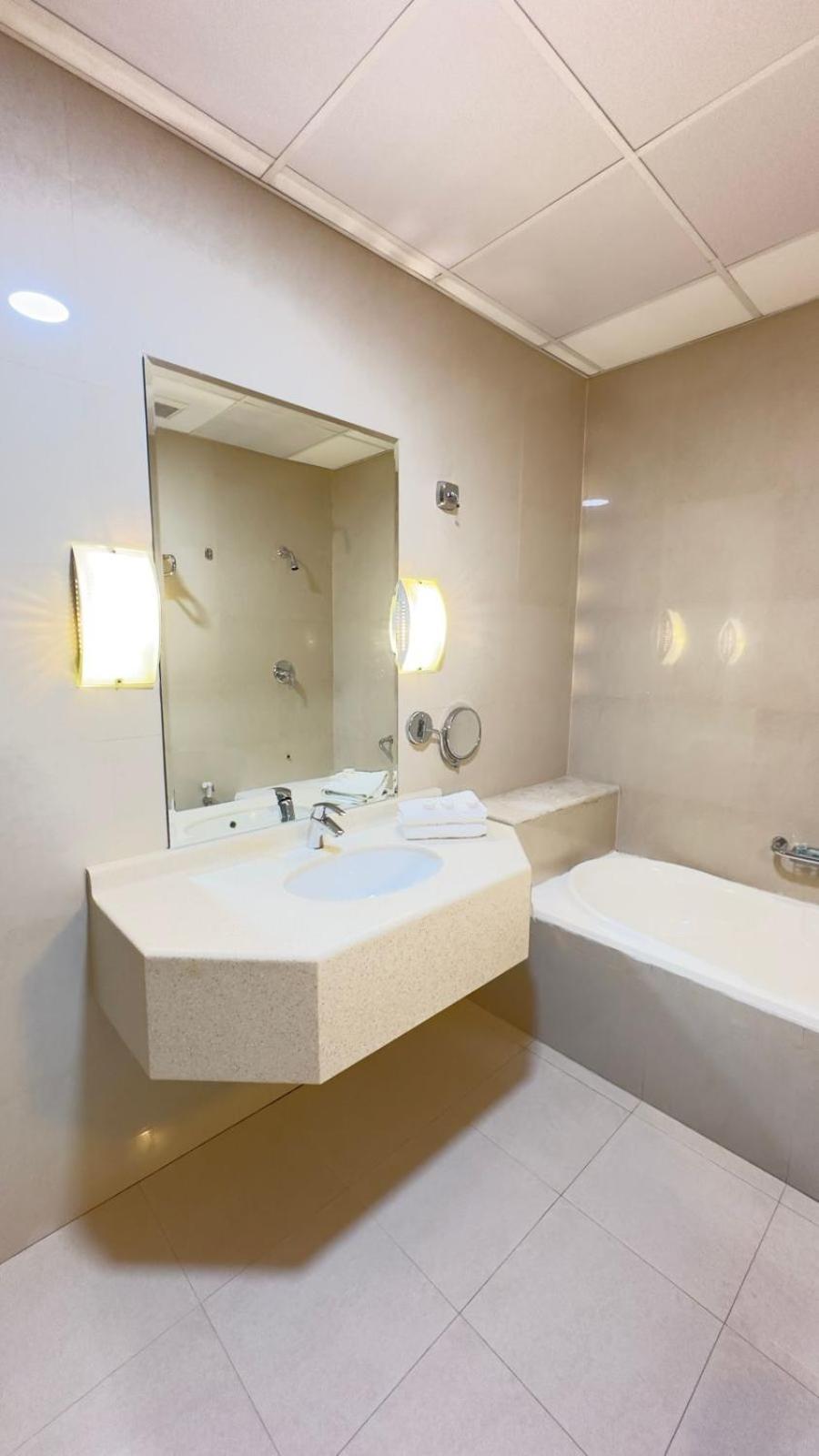 The Palace Suites Khobar Extérieur photo